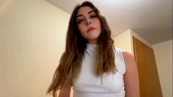 Play MP4 - Tengo que follar con este hombre gordo porque mi novio perdio una apuesta con &eacute;l &comma; me folla sin condon y se corre en mi cuerpo