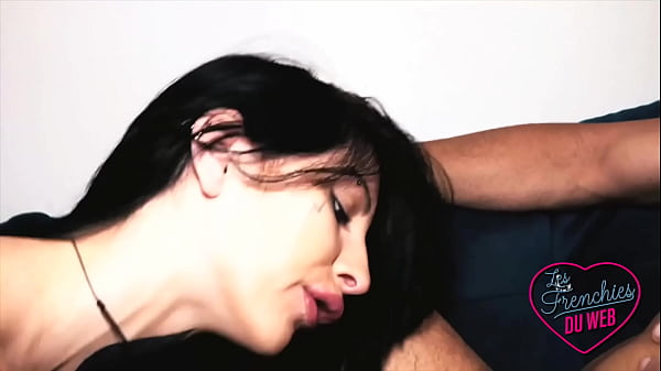 Play MP4 - Analeya&comma; professionnelle du sexe&comma; veut une baise hard