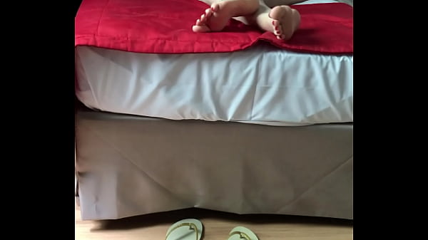 Os p&eacute;s mai desejados do mundo numa cena de tirar o f&ocirc;lego 