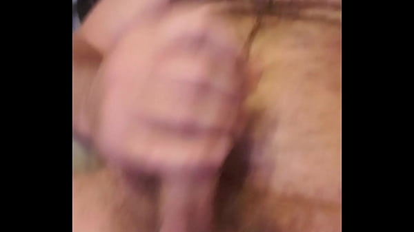 Play MP4 - Je me branle nu sur le canap&eacute; avec la belle-m&egrave;re dans la cuisine