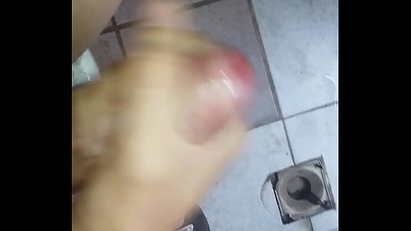 Play MP4 - Paja en el ba&ntilde;o y mucha&comma; per mucha leche