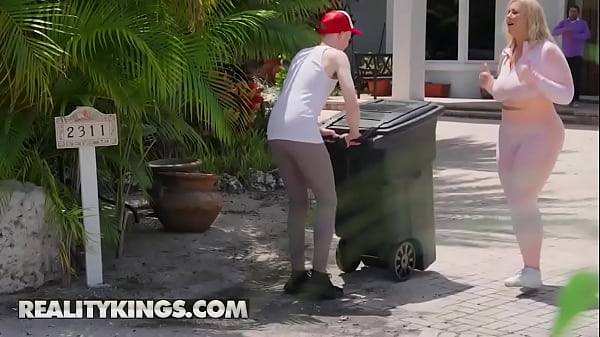 Play MP4 - Jimmy Michaels Hides In The Garbage Bin After Lila Lovely's Husband Catches Him Fucking His Wife - Reality Kings