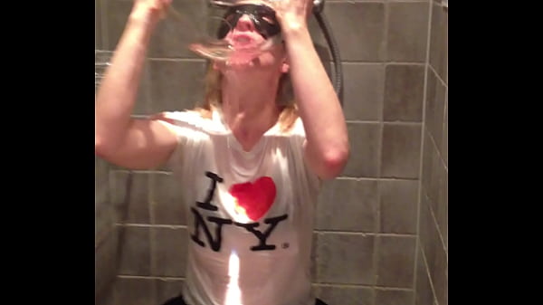 Play MP4 - Drinking a glass bowl of piss and enjoying every drop