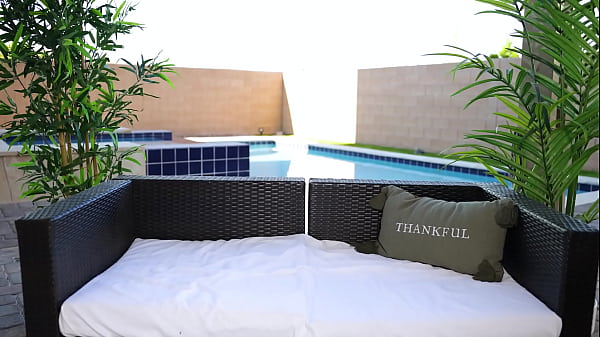 Nonton Horny Teen With Huge Ass Gets Talked Into Sex - Beca Barbie thumbnail