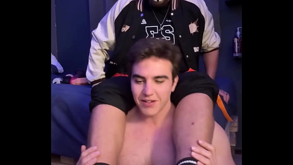 Putinha Pediu Pra Sentir O Cheiro Da Minha Sola Antes De Ser Enrrabado. - Parte Ii thumbnail