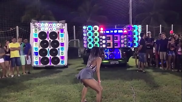 Novinha_treme a_bunda no_funk