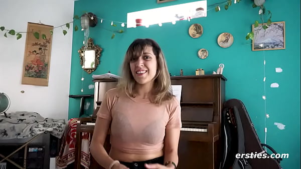 Play MP4 - Ada Loves To Have Fun in Front of the Mirror