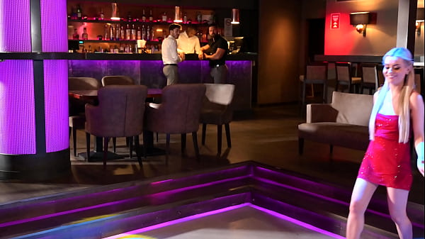 Nonton Nightclub Adventures Chapter 1: Blonde Hotties Emily Belle And Vera Jarw Share A Glass Dildo Gp3065 thumbnail