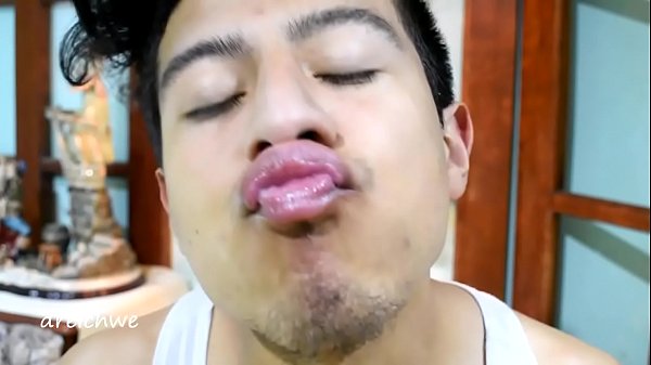 Delicious Lip Smelling thumbnail