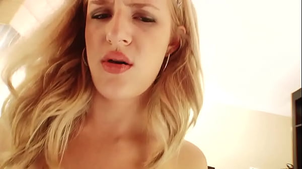 Play MP4 - curvy blonde gets finger fucked before blowjob