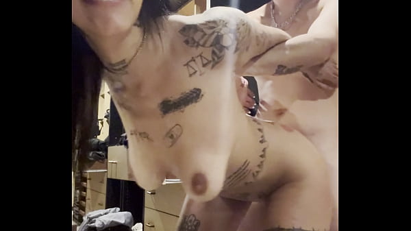 Me follo la puta de la hermana di mi amigo en el vestuario