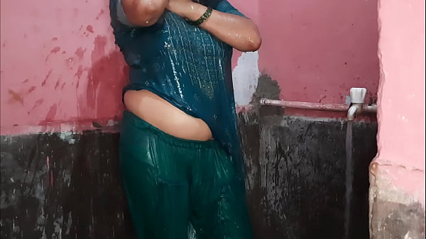 Play MP4 - Nangi wife in bathroom indoor show clean pussy and big breast boobs