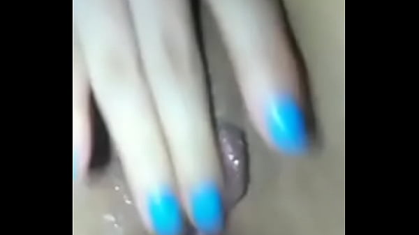 Jugando con mi panochita a falta de verga babys