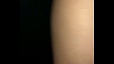 Fui na casa de Swing e distribui a buceta. entrei no glory holly e nao resisti o pauzao. Cai de boca e me deliciei com a rola do macho. Marido corno ficou na punheta. 