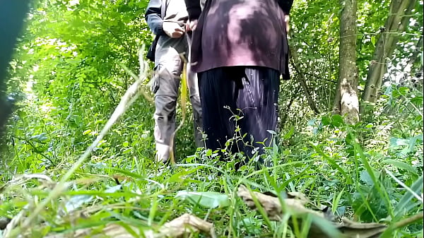 Play MP4 - Fat MILF shows her hairy pissing cunt to her horny lover in the park