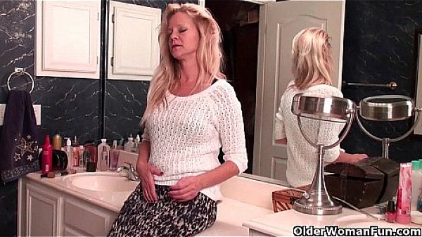 American milfs Lilli and Amanda need orgasmic pleasure 