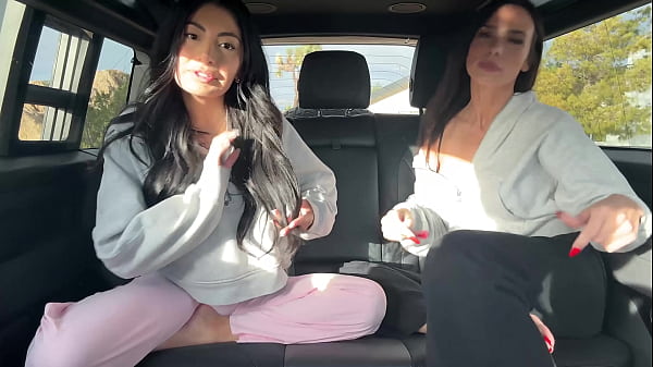 Nonton Risky Roadside Scissoring - Cami Strella X Ivy Ireland thumbnail