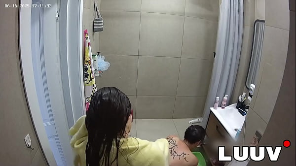 Luuv grossy jerked off her boyfriend in the shower 