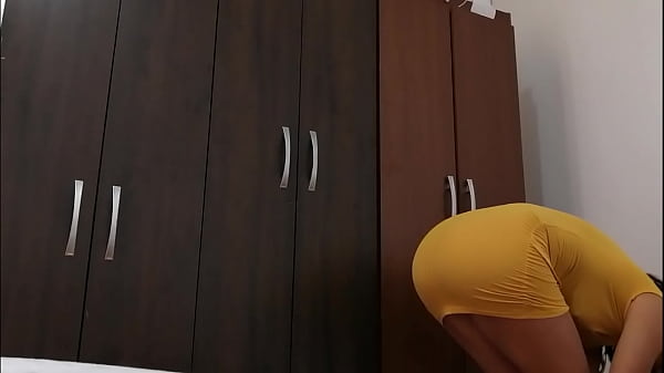 Play MP4 - espio a la amiga de mi prima que se quedo en casa