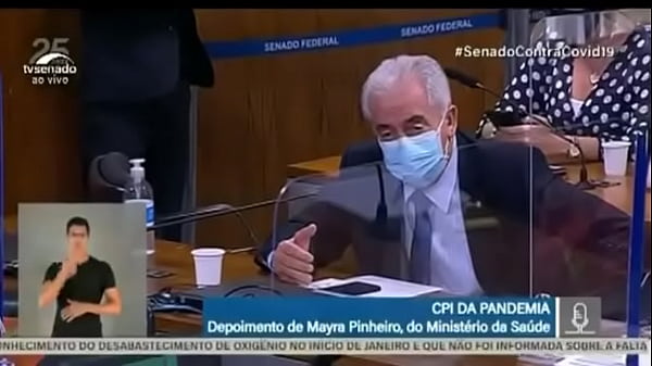 Velho acaba com novinha bolsonarista sem d&oacute; 