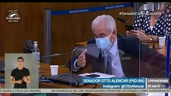 Velho acaba com novinha bolsonarista sem d&oacute; 