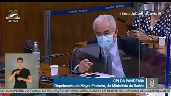 Velho acaba com novinha bolsonarista sem d&oacute; 