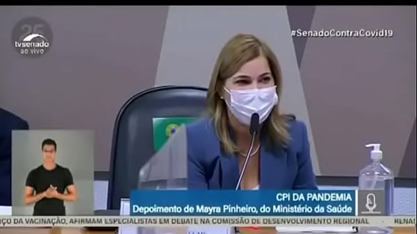 Velho acaba com novinha bolsonarista sem d&oacute; 