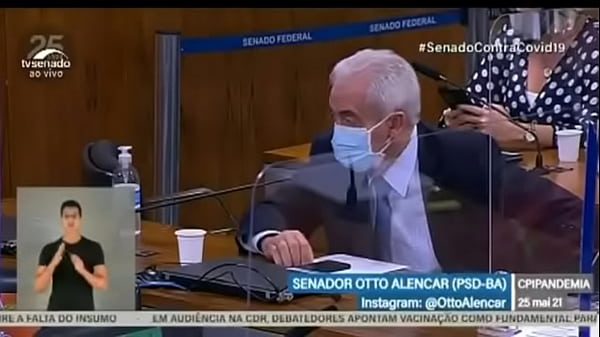 Vovô arromba novinha negacionista sem pena