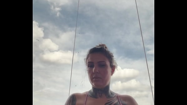 Mulher Tatuada Quase Vai Expulsa Da Academia Por Usar Top Transparente Os Bicos Do Peitos Duros ! Ela Disse Q Estava Duro Por Est&aacute; Muito Tesao No Momento thumbnail