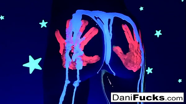 Sexy Pornstar Dani plays_with hot_wet pussy