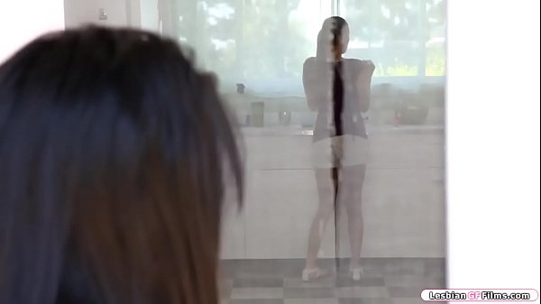 Play MP4 - Hot babe licks and fingers her friend