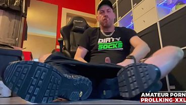 Nonton Jerk Off In My Nike Sneakers And White Socks thumbnail