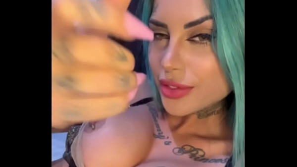 Tati zaqui com peitao gostoso 