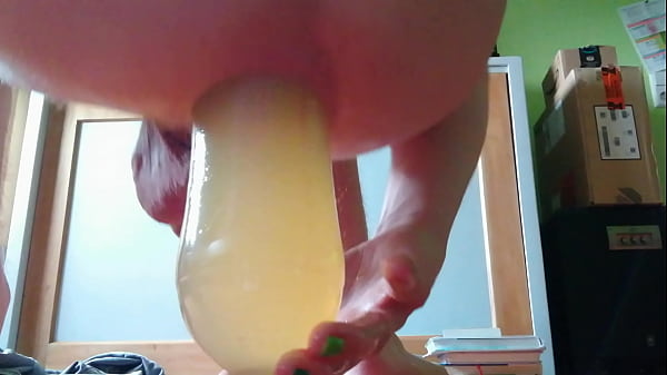 Play MP4 - Extreme anal stretching with bottle
