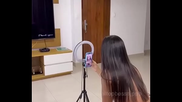 Nonton Karen Bessa Fodendo O F&atilde; Pauzudo thumbnail