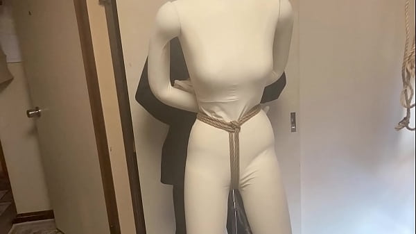 緊縛動画 後手股縄縛り