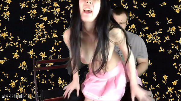 Nonton Chinese Teen Sugars A Much Older British Bloke thumbnail