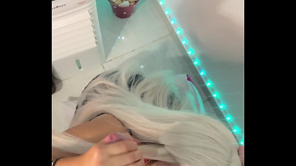 Feiti&ccedil;o de a bruxa loira hipnotiza com seu boquete profundo de halloween 