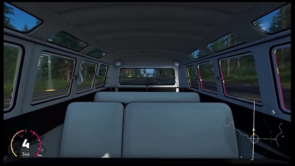 Mclaren sendo engolida por kombi 