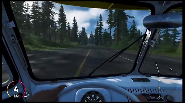 Mclaren sendo engolida por kombi 