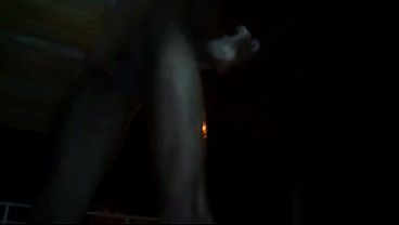 Me cogi a mi novio afuera de la casa mientras todos estaban en la sala