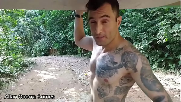 Allan Guerra Gomes Remando de Standup de Sunga Branca 