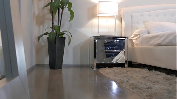 Nonton Abby Cross And Blake Eden Model For Each Other Before They Give Into Their Lesbian Passions 4k thumbnail