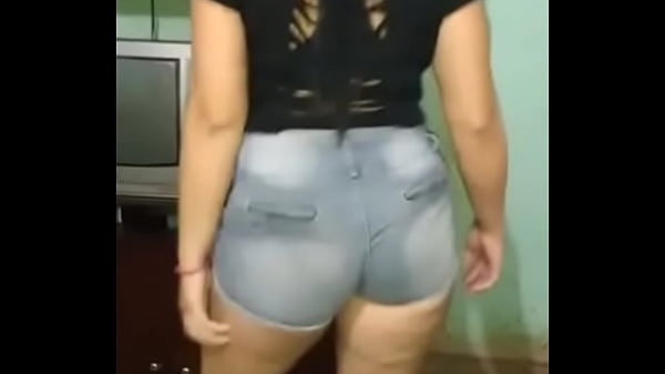Gordinha novinha dançando