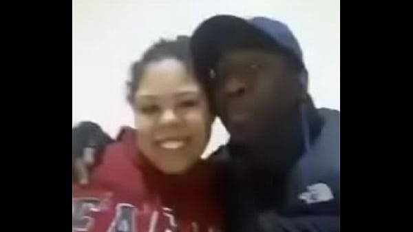 Nonton パーカー・アミンは女性に口づけした thumbnail