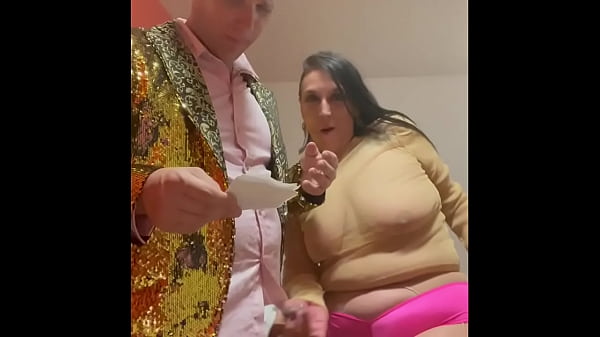 Play MP4 - McHenry Cruiser Gets a Blowjob as He Performs Standup Comedy