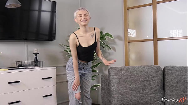 Teen perv bramblebee is drilling herself to please her horniness