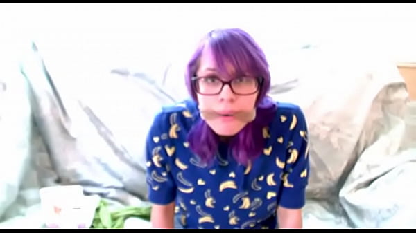Cutie Gags Herself For The First Time thumbnail