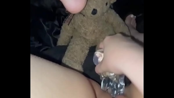 SLUTTY GIRL ADDICTED TO MASTURBATION WITH FOOD -KINKY PORN-AMATEUR ARABIAN SNOWWHITE-LOS ANGELES-USA 