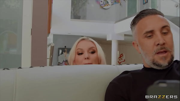 BareButt for his Big ScreenBrazzers download full_from zzfull com_scree